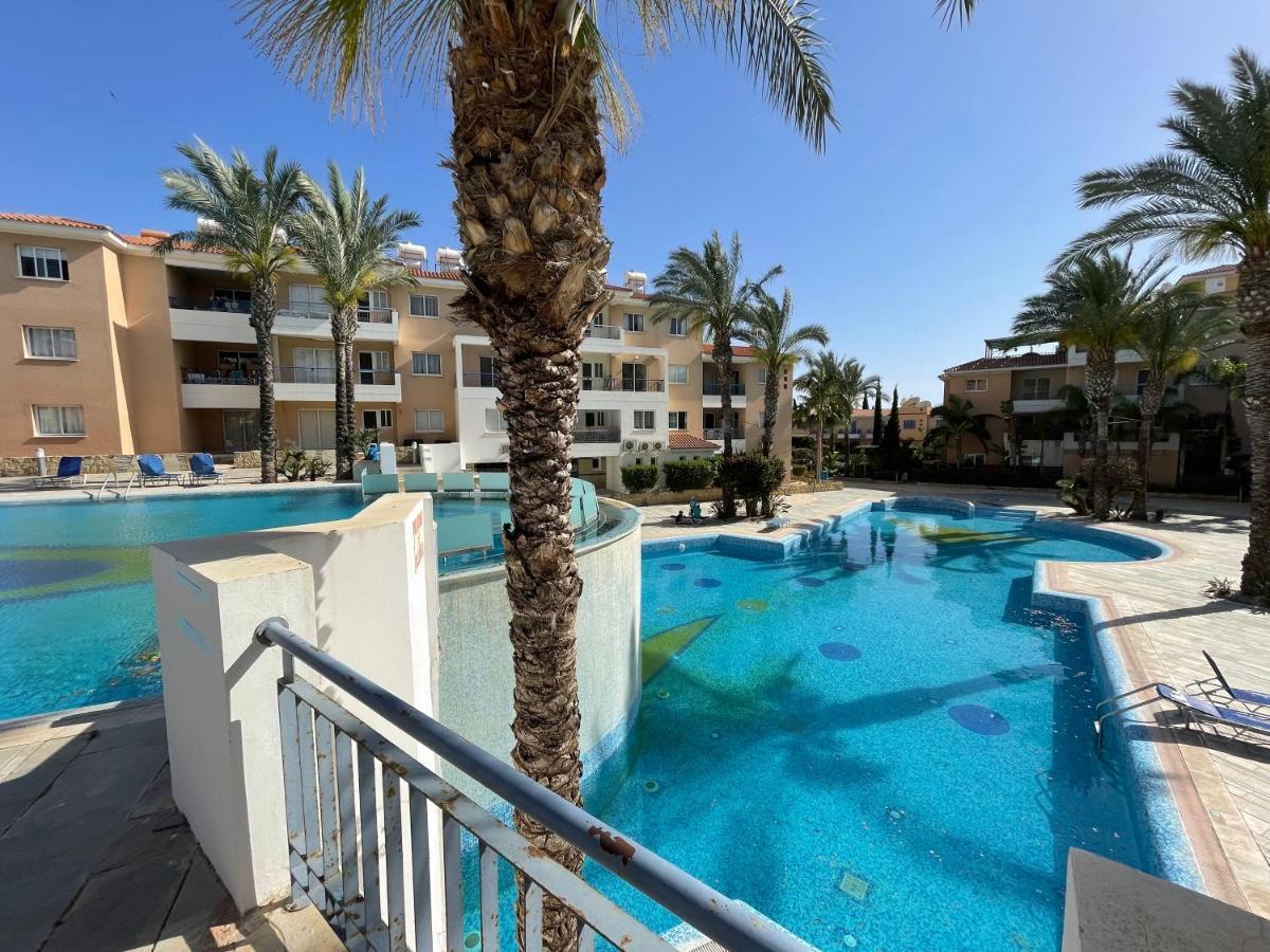 Iris Village Grand Apartment Пафос Екстер'єр фото