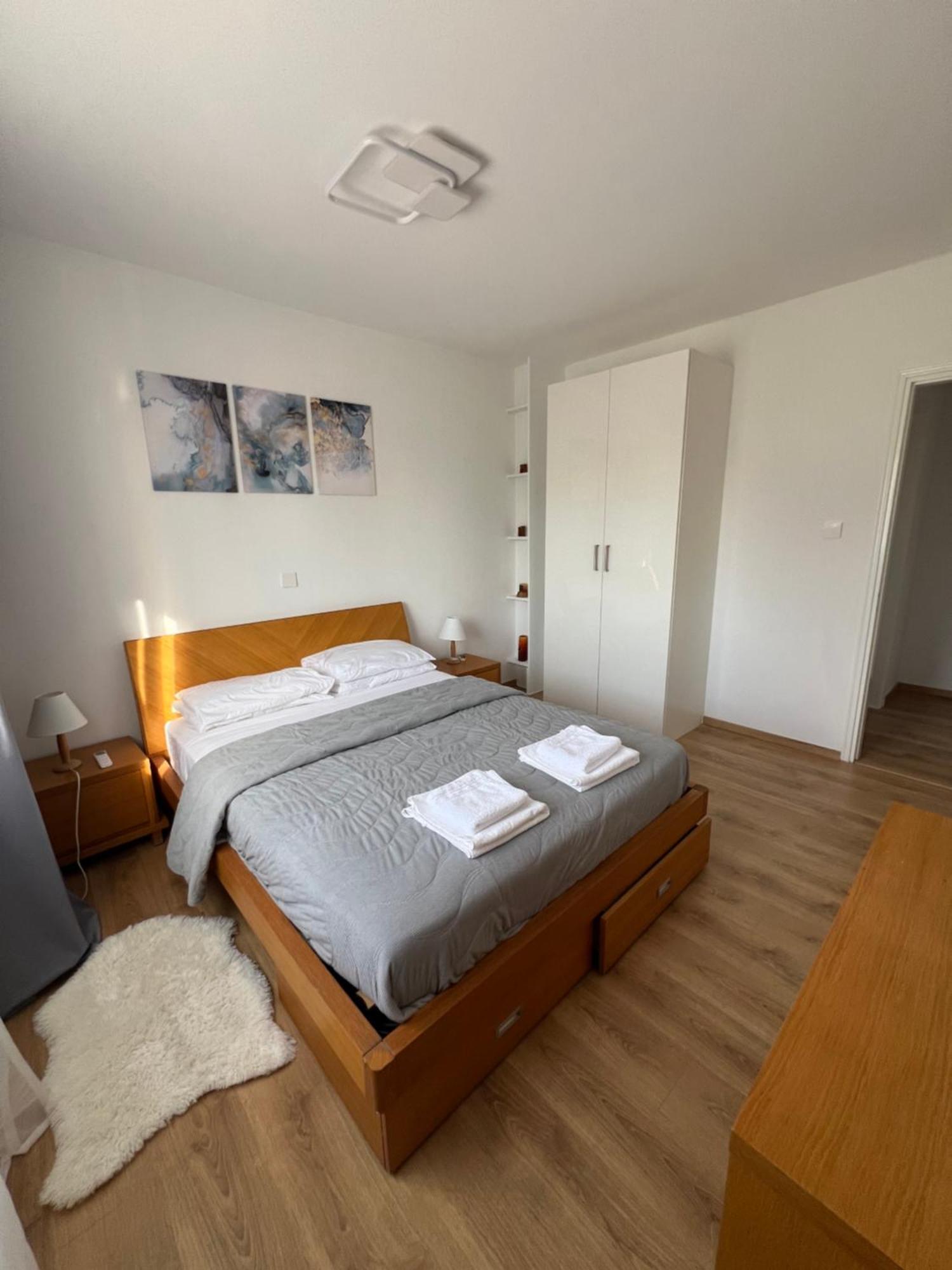 Iris Village Grand Apartment Пафос Екстер'єр фото
